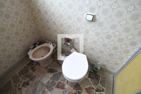 Casa à venda com 182m², 3 quartos e 8 vagasBanheiro 2