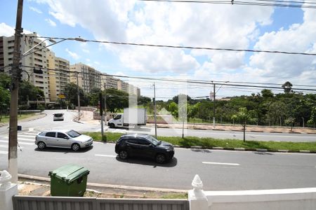 Casa à venda com 182m², 3 quartos e 8 vagasQuarto 2 - Vista