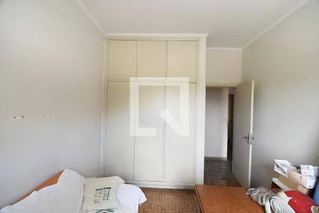 Casa à venda com 182m², 3 quartos e 8 vagasQuarto 2 - Armários