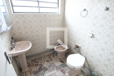 Casa à venda com 182m², 3 quartos e 8 vagasBanheiro 2