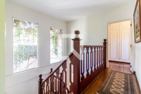 Casa à venda com 350m², 5 quartos e 3 vagas Casa à venda com 350m², 5 quartos e 3 vagasCorredor