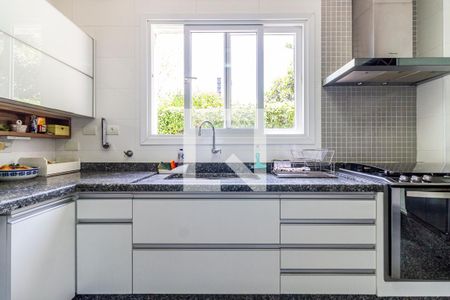 Casa à venda com 350m², 5 quartos e 3 vagas Casa à venda com 350m², 5 quartos e 3 vagasCozinha