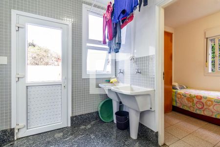 Casa à venda com 350m², 5 quartos e 3 vagas Casa à venda com 350m², 5 quartos e 3 vagasÁrea de Serviço