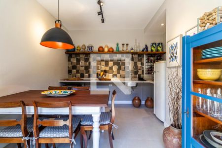 Casa à venda com 350m², 5 quartos e 3 vagas Casa à venda com 350m², 5 quartos e 3 vagasEspaço Gourmet