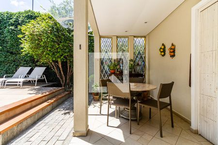 Casa à venda com 350m², 5 quartos e 3 vagas Casa à venda com 350m², 5 quartos e 3 vagasQuintal