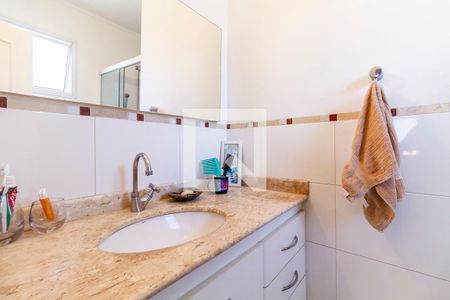 Casa à venda com 350m², 5 quartos e 3 vagas Casa à venda com 350m², 5 quartos e 3 vagasBanheiro da Suíte 1