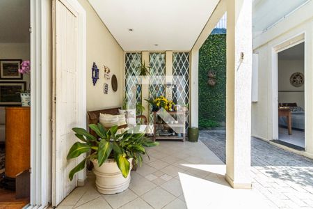 Casa à venda com 350m², 5 quartos e 3 vagas Casa à venda com 350m², 5 quartos e 3 vagasQuintal