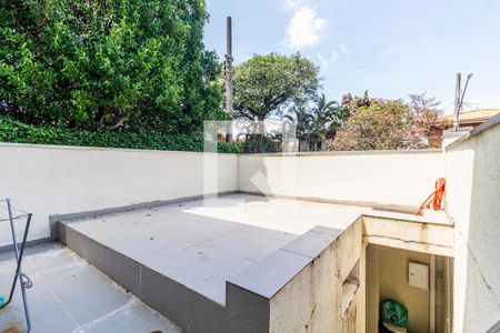 Casa à venda com 350m², 5 quartos e 3 vagas Casa à venda com 350m², 5 quartos e 3 vagasVaranda