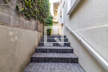 Casa à venda com 350m², 5 quartos e 3 vagas Casa à venda com 350m², 5 quartos e 3 vagasQuintal