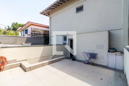 Casa à venda com 350m², 5 quartos e 3 vagas Casa à venda com 350m², 5 quartos e 3 vagasVaranda
