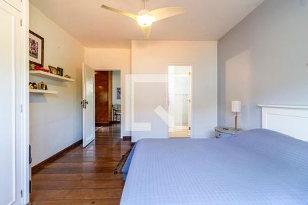 Casa à venda com 350m², 5 quartos e 3 vagas Casa à venda com 350m², 5 quartos e 3 vagasSuíte 1