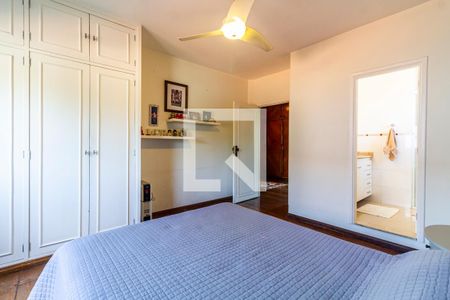 Casa à venda com 350m², 5 quartos e 3 vagas Casa à venda com 350m², 5 quartos e 3 vagasSuíte 1