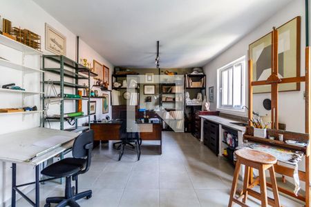 Casa à venda com 350m², 5 quartos e 3 vagas Casa à venda com 350m², 5 quartos e 3 vagasEscritório