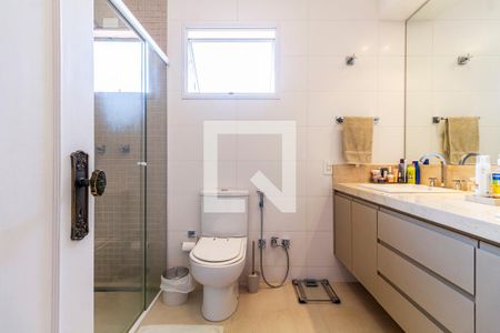 Casa à venda com 350m², 5 quartos e 3 vagas Casa à venda com 350m², 5 quartos e 3 vagasBanheiro da Suíte 2