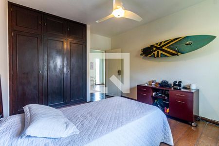 Casa à venda com 350m², 5 quartos e 3 vagas Casa à venda com 350m², 5 quartos e 3 vagasQuarto 1