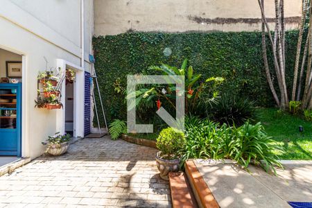 Casa à venda com 350m², 5 quartos e 3 vagas Casa à venda com 350m², 5 quartos e 3 vagasQuintal