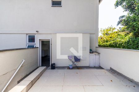 Casa à venda com 350m², 5 quartos e 3 vagas Casa à venda com 350m², 5 quartos e 3 vagasVaranda