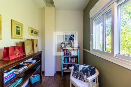 Casa à venda com 350m², 5 quartos e 3 vagas Casa à venda com 350m², 5 quartos e 3 vagasQuarto 2