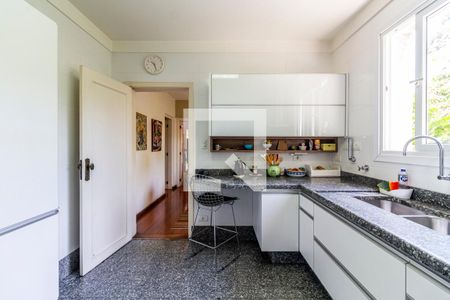 Casa à venda com 350m², 5 quartos e 3 vagas Casa à venda com 350m², 5 quartos e 3 vagasCozinha