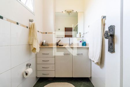 Casa à venda com 350m², 5 quartos e 3 vagas Casa à venda com 350m², 5 quartos e 3 vagasBanheiro Social