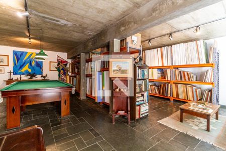 Casa à venda com 350m², 5 quartos e 3 vagas Casa à venda com 350m², 5 quartos e 3 vagasÁrea comum