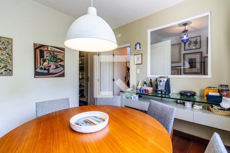 Casa à venda com 350m², 5 quartos e 3 vagas Casa à venda com 350m², 5 quartos e 3 vagasCopa