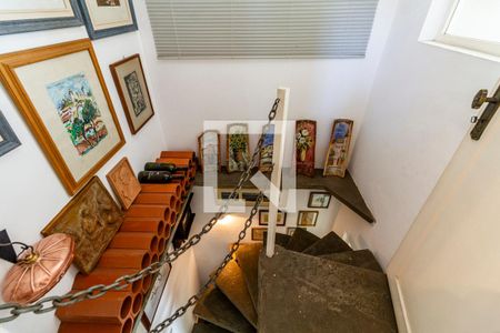 Casa à venda com 350m², 5 quartos e 3 vagas Casa à venda com 350m², 5 quartos e 3 vagasÁrea comum