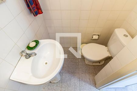 Casa à venda com 350m², 5 quartos e 3 vagas Casa à venda com 350m², 5 quartos e 3 vagasÁrea de Serviço - Banheiro de Serviço