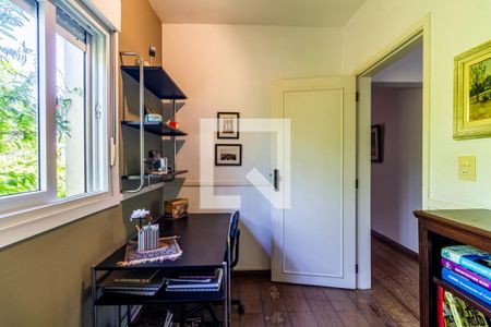 Casa à venda com 350m², 5 quartos e 3 vagas Casa à venda com 350m², 5 quartos e 3 vagasQuarto 2