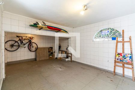 Casa à venda com 350m², 5 quartos e 3 vagas Casa à venda com 350m², 5 quartos e 3 vagasGaragem