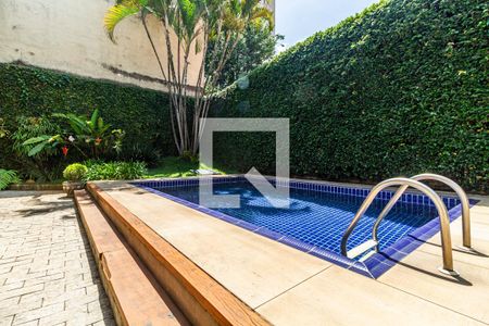 Casa à venda com 350m², 5 quartos e 3 vagas Casa à venda com 350m², 5 quartos e 3 vagasQuintal