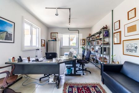 Casa à venda com 350m², 5 quartos e 3 vagas Casa à venda com 350m², 5 quartos e 3 vagasEscritório