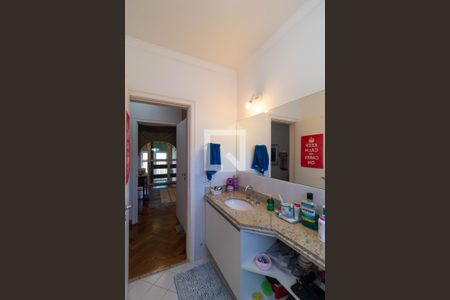 Casa de condomínio à venda com 345m², 4 quartos e sem vaga Casa de condomínio à venda com 345m², 4 quartos e sem vagaBanheiro da Suíte 01