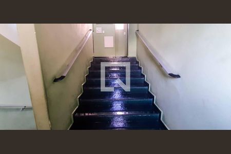 Apartamento para alugar com 66m², 2 quartos e 1 vaga Apartamento para alugar com 66m², 2 quartos e 1 vagaEscada