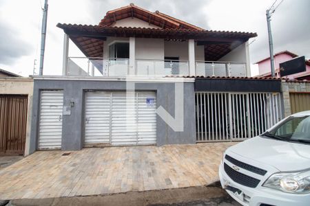 Fachada de casa à venda com 4 quartos, 520m² em Chácaras, Betim