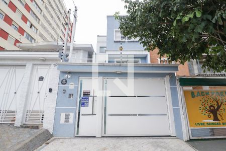 Casa à venda com 300m², 3 quartos e 2 vagas Casa à venda com 300m², 3 quartos e 2 vagasFachada
