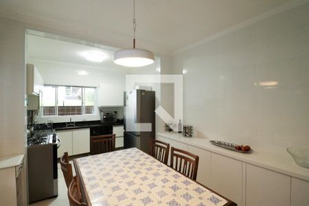 Casa à venda com 300m², 3 quartos e 2 vagas Casa à venda com 300m², 3 quartos e 2 vagasCozinha