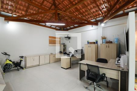 Casa à venda com 300m², 3 quartos e 2 vagas Casa à venda com 300m², 3 quartos e 2 vagasSalão/Escritório