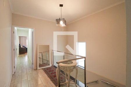 Casa à venda com 300m², 3 quartos e 2 vagas Casa à venda com 300m², 3 quartos e 2 vagasEscada