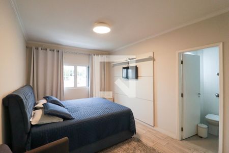 Casa à venda com 300m², 3 quartos e 2 vagas Casa à venda com 300m², 3 quartos e 2 vagasSuíte