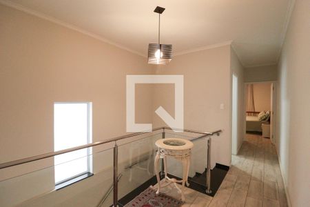 Casa à venda com 300m², 3 quartos e 2 vagas Casa à venda com 300m², 3 quartos e 2 vagasEscada