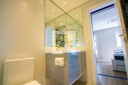 Apartamento para alugar com 246m², 2 quartos e 4 vagas Apartamento para alugar com 246m², 2 quartos e 4 vagasBanheiro do quarto 2