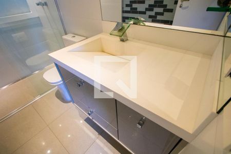 Apartamento para alugar com 246m², 2 quartos e 4 vagas Apartamento para alugar com 246m², 2 quartos e 4 vagasBanheiro do quarto 2
