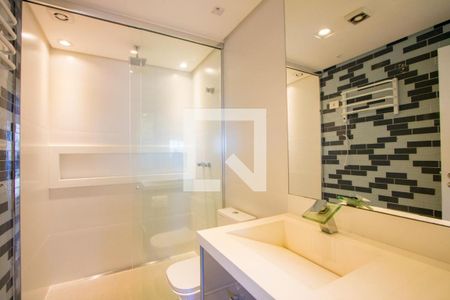 Apartamento para alugar com 246m², 2 quartos e 4 vagas Apartamento para alugar com 246m², 2 quartos e 4 vagasBanheiro do quarto 2