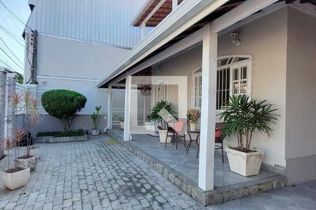 Casa à venda com 357m², 4 quartos e 3 vagas