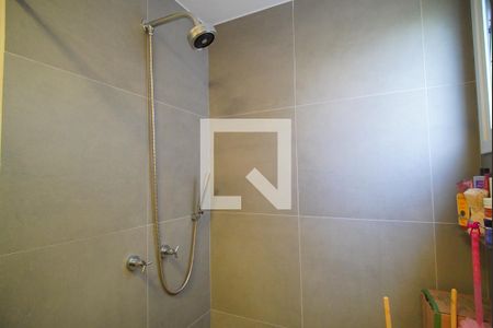 Banheiro da Suíte de apartamento à venda com 2 quartos, 80m² em São João, Porto Alegre