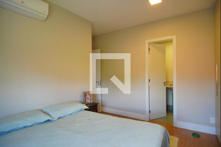 Suíte de apartamento à venda com 2 quartos, 80m² em São João, Porto Alegre