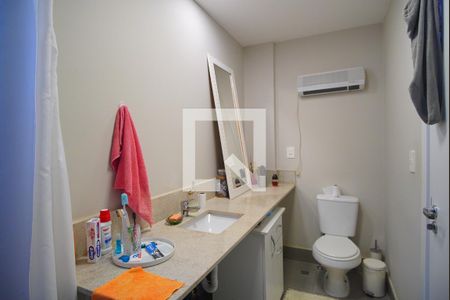 Banheiro da Suíte de apartamento à venda com 2 quartos, 80m² em São João, Porto Alegre