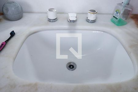 Apartamento à venda com 200m², 4 quartos e 3 vagas Apartamento à venda com 200m², 4 quartos e 3 vagasBanheiro da Suíte 1