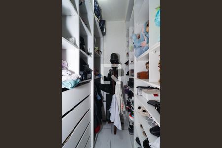 Apartamento à venda com 200m², 4 quartos e 3 vagas Apartamento à venda com 200m², 4 quartos e 3 vagasCloset da Suíte 1